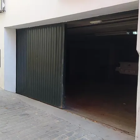 Sherryflat Claveles - Parking